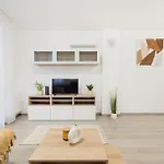 Stylish Living With Private Terrace *