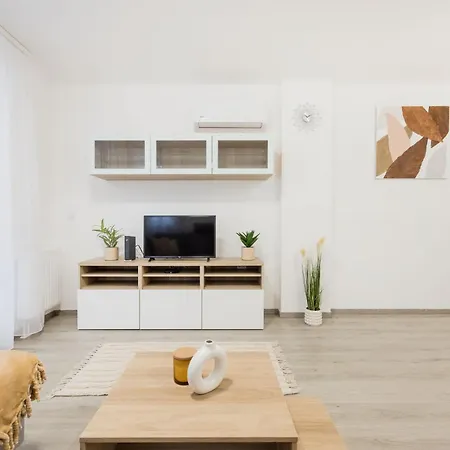 Stylish Living With Private Terrace *