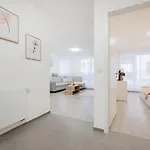 Stylish Living With Private Terrace ブダペスト