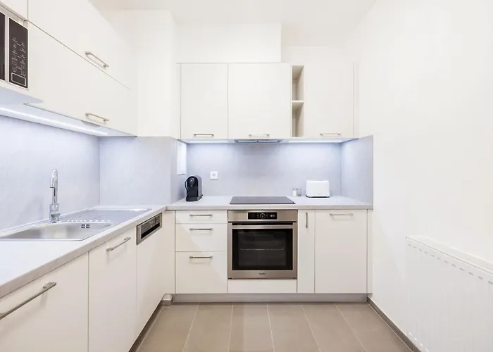 Stylish Living With Private Terrace Apartment *